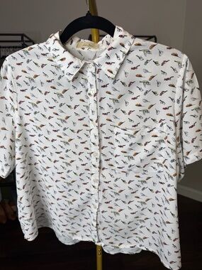 Anthropologie White Short-Sleeve Button-Up Shirt with Multicolor Bird Print
